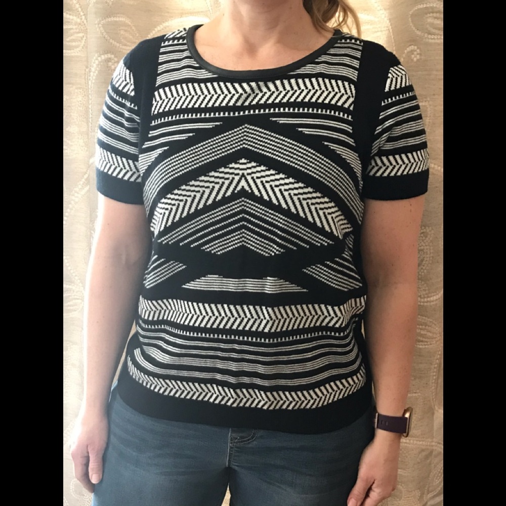 Short sleeve sweater